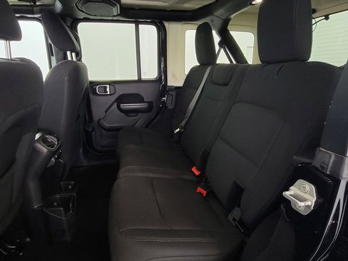 Used 2018 Jeep Wrangler Unlimited Sport S image 13