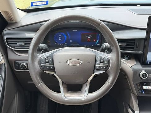 Used 2020 Ford Explorer Platinum w/ Premium Technology Package AWD/4WD image 15