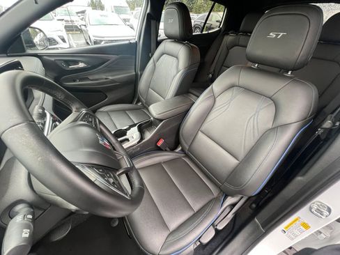 Used 2025 Buick Envista Sport Touring image 36