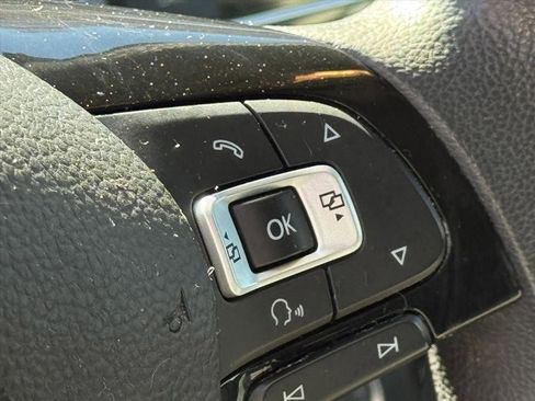 Used 2018 Volkswagen Tiguan S image 19