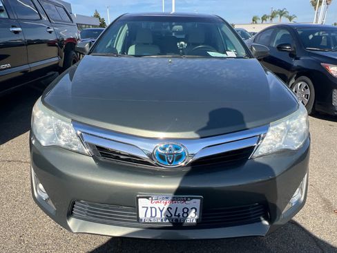 Used 2014 Toyota Camry XLE w/ Convenience Package FWD image 2