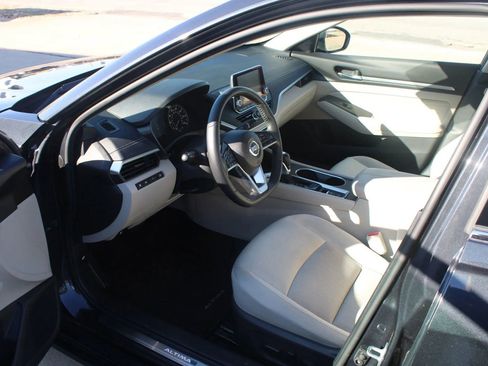 Used 2019 Nissan Altima 2.5 SV image 11