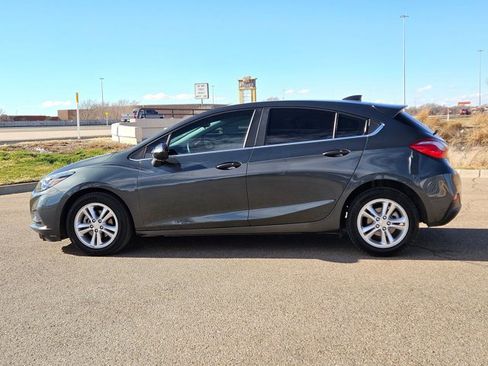 Used 2018 Chevrolet Cruze LT w/ Convenience Package image 9