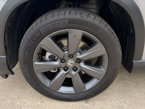 Certified 2025 Honda Pilot Sport image 9