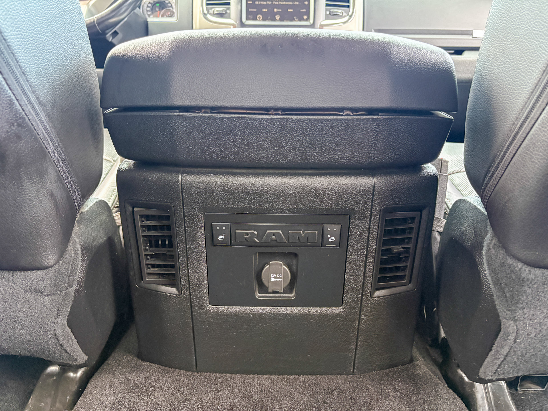 Used 2016 RAM 1500 Laramie w/ Convenience Group AWD/4WD image 30