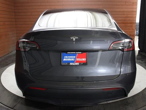 Used 2023 Tesla Model Y Long Range image 8