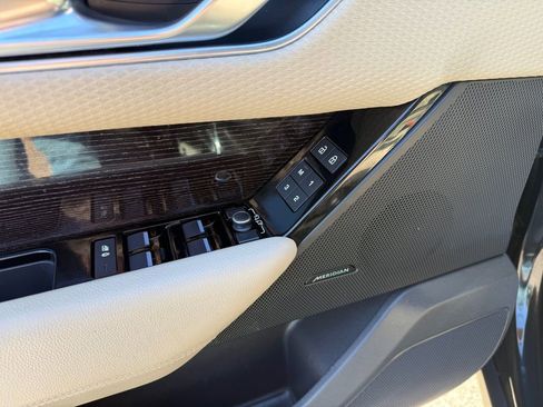 Used 2021 Land Rover Range Rover Velar R-Dynamic S image 9