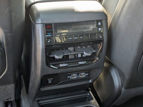 Used 2024 Jeep Grand Cherokee L Limited w/ Luxury Tech Group II image 31