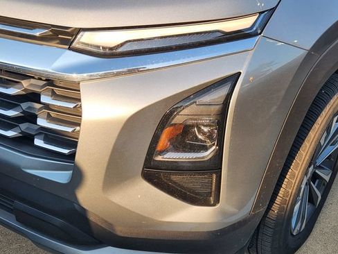 Used 2026 Chevrolet Equinox LT FWD image 8