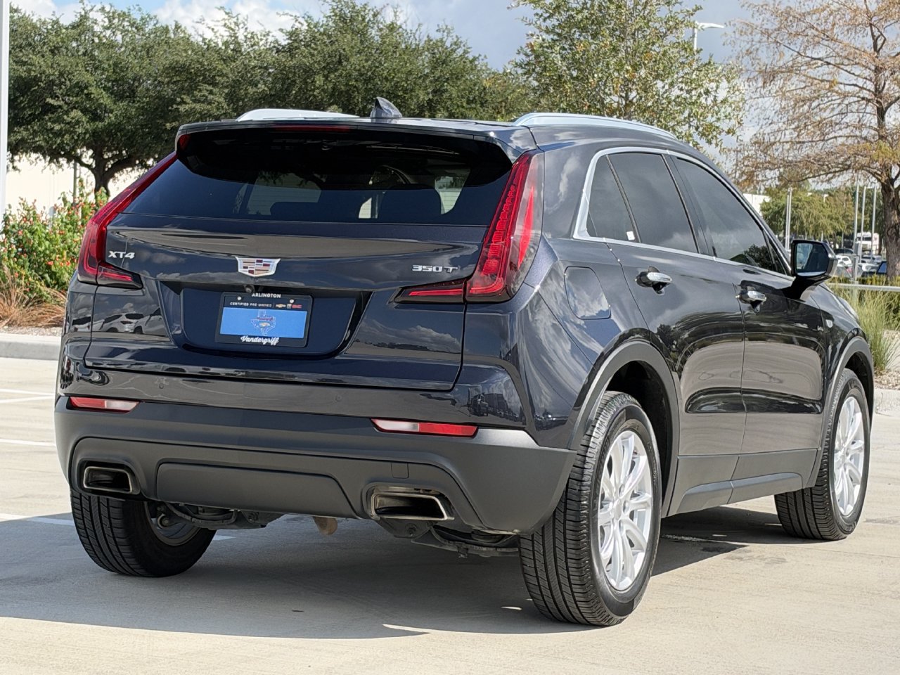 Certified 2023 Cadillac XT4 Luxury w/ Cold Weather Package FWD image 4