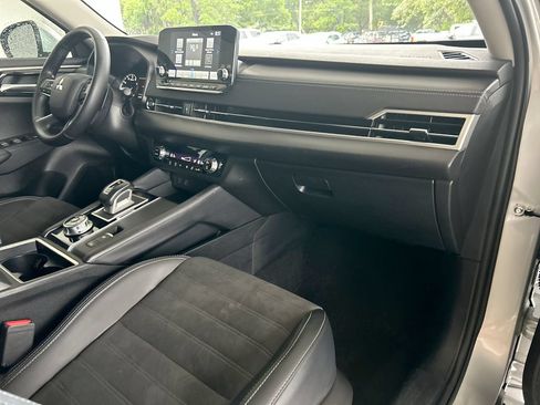 Used 2024 Mitsubishi Outlander SE FWD image 34