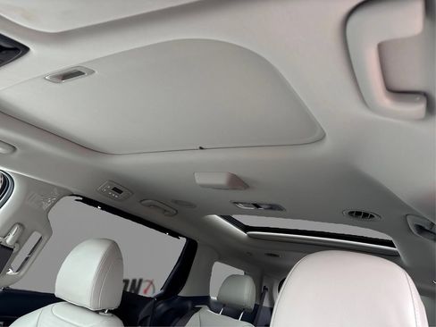New 2025 Kia Carnival SX Prestige FWD image 13
