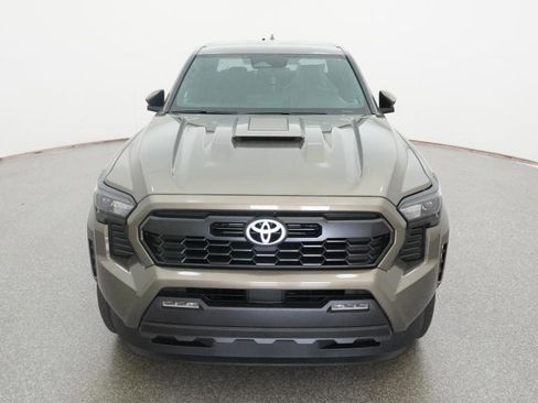 Used 2025 Toyota Tacoma TRD Sport image 2