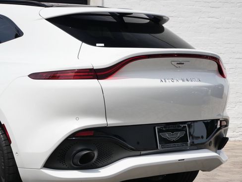Used 2023 Aston Martin DBX AWD/4WD image 9