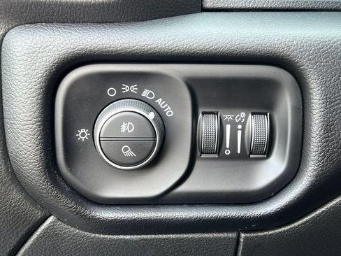 Used 2025 RAM 3500 Laramie AWD/4WD image 24