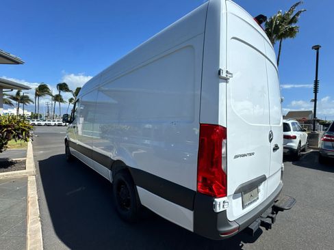 Used 2025 Mercedes-Benz Sprinter 2500 image 17