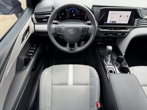 Used 2025 Toyota Camry SE FWD image 16