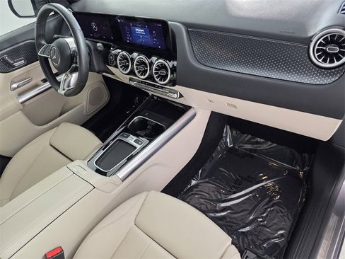 Certified 2025 Mercedes-Benz GLA 250 image 30