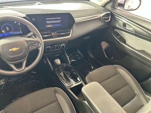 Used 2025 Chevrolet TrailBlazer LT FWD image 23