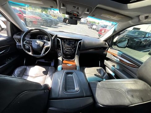 Used 2020 Cadillac Escalade Luxury AWD/4WD image 33