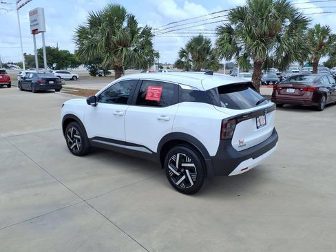 Used 2026 Nissan Kicks SV FWD image 3
