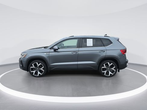 Certified 2022 Volkswagen Taos SEL w/ Panoramic Sunroof Package image 6