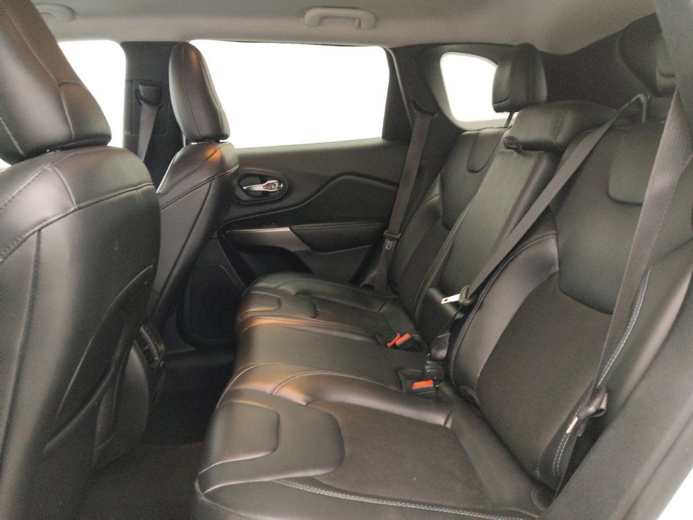 Used 2020 Jeep Cherokee Latitude Plus w/ Cold Weather Group AWD/4WD image 18