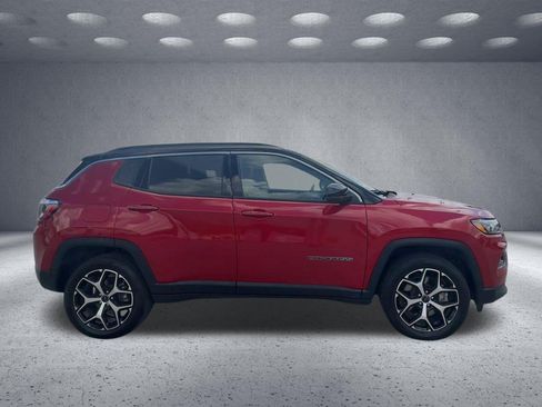 Used 2025 Jeep Compass Limited AWD/4WD image 8