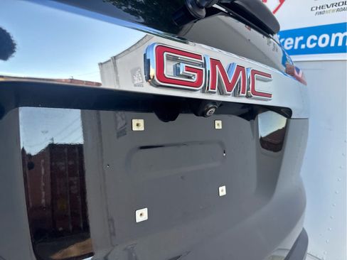 Used 2023 GMC Acadia SLT FWD image 19