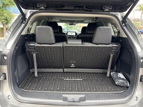 New 2026 Toyota Highlander Platinum AWD/4WD image 11
