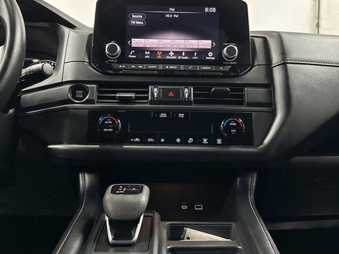 Used 2025 Nissan Pathfinder S AWD/4WD image 26
