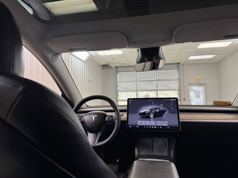 Used 2023 Tesla Model Y Long Range image 23
