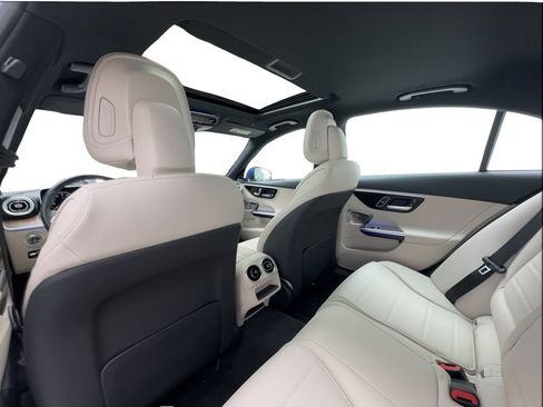 Used 2025 Mercedes-Benz C 300 Sedan image 23