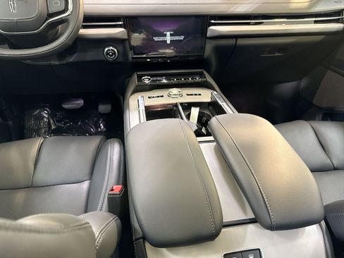 New 2025 Lincoln Navigator L Reserve image 22