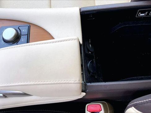 Used 2017 Lexus RX 450h w/ Accessory Package image 33