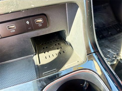 Used 2024 Kia Carnival SX Prestige image 32