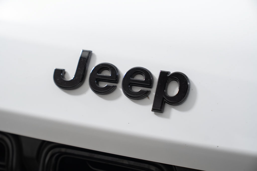 Used 2023 Jeep Grand Cherokee L Laredo RWD image 21