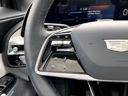 Used 2024 Cadillac Lyriq Luxury AWD/4WD image 18