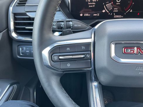 Used 2025 GMC Acadia Elevation AWD/4WD image 5