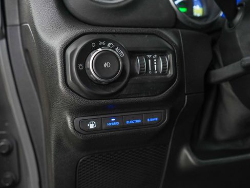 Used 2021 Jeep Wrangler Unlimited Sahara w/ Dual Top Group image 29