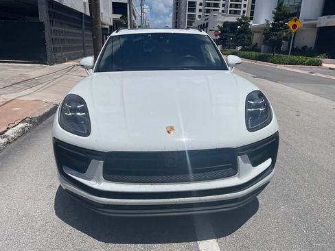 Used 2022 Porsche Macan AWD/4WD image 2