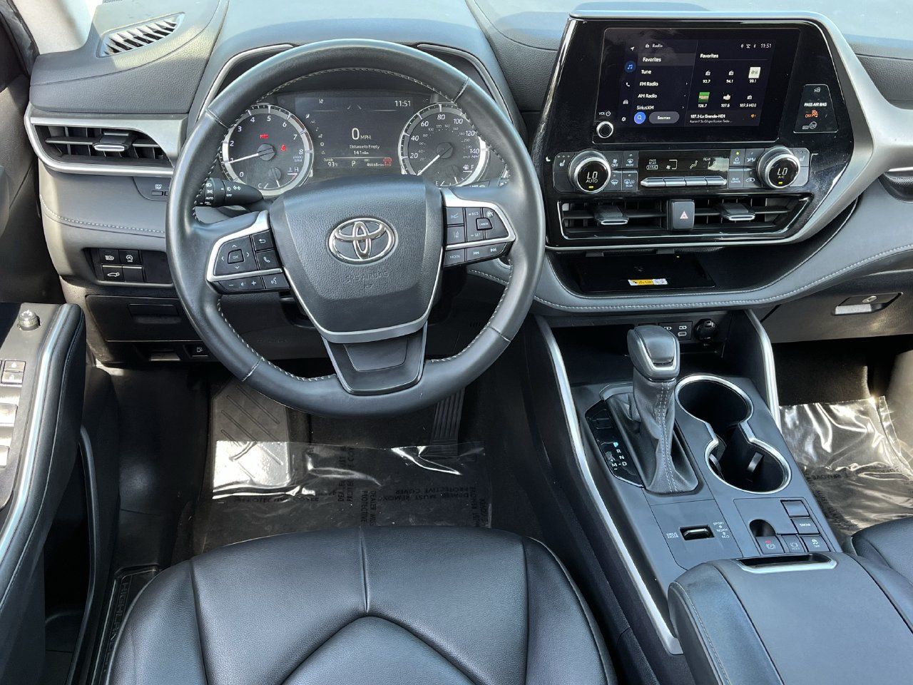Used 2024 Toyota Highlander XLE FWD image 10