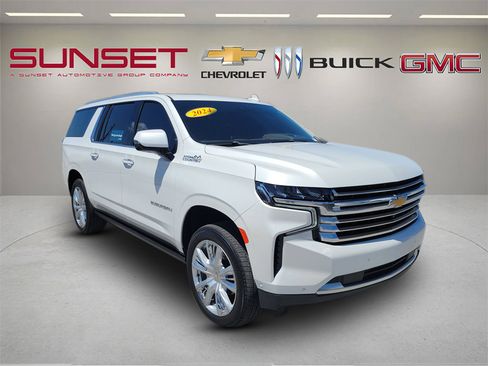 Certified 2024 Chevrolet Suburban High Country w/ Advanced Technology Package AWD/4WD image 36