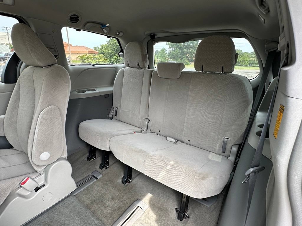 Used 2014 Toyota Sienna LE AWD/4WD image 27