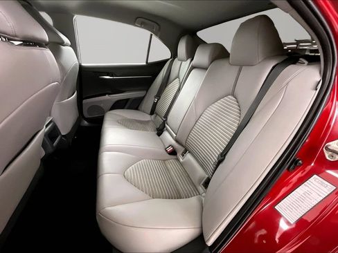 Used 2020 Toyota Camry SE FWD image 18