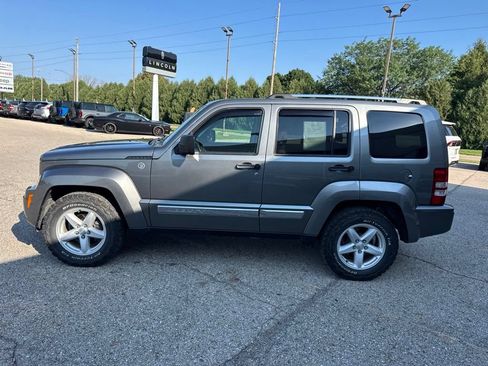 Used 2012 Jeep Liberty Limited AWD/4WD image 6