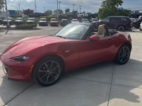 Used 2017 MAZDA MX-5 Miata Grand Touring RWD image 3