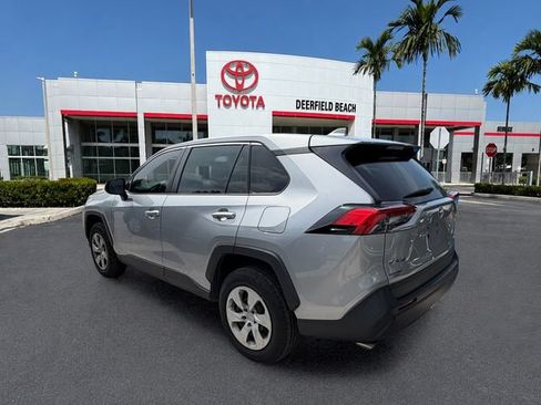 Used 2022 Toyota RAV4 LE AWD/4WD image 4