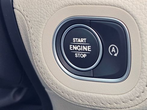 Used 2020 Mercedes-Benz GLS 450 4MATIC image 32