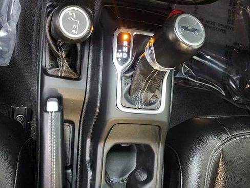 Used 2020 Jeep Wrangler Unlimited Sahara w/ Uconnect 4C Nav & Sound Group AWD/4WD image 19
